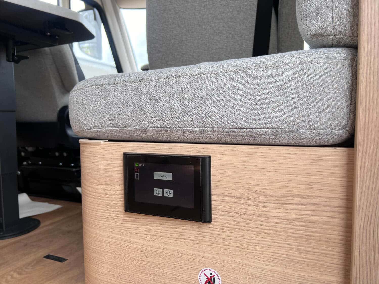 Touchscreen control panel for motorhome leveling on a HPC Mercedes Sprinter Hymer b-mc-i-600 2